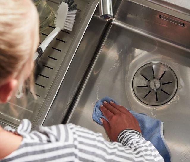kode Deqenereret Vedhæftet fil Sådan rengør du køkkenvaske i rustfrit stål